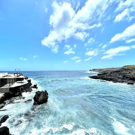 Oceanfront A Few Meters From The Beach *